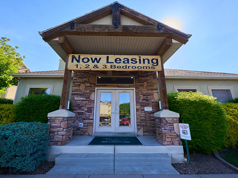Exterior Entrance to Leasing Office | Autumn Hills Apartments