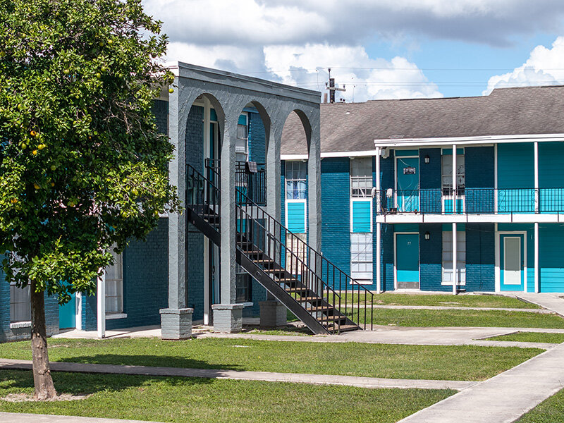 Luxury Grounds | bluHaven Apartments in Harlingen, TX