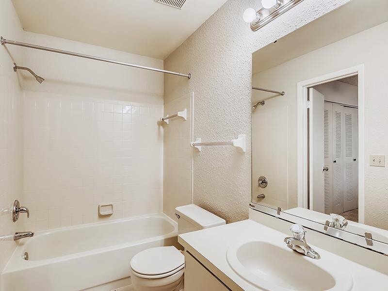 Apartment Bathroom | Bocage Apartments