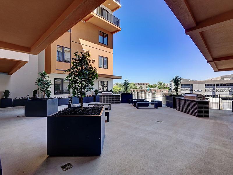 Outdoor Lobby | Bookbinder Apartments