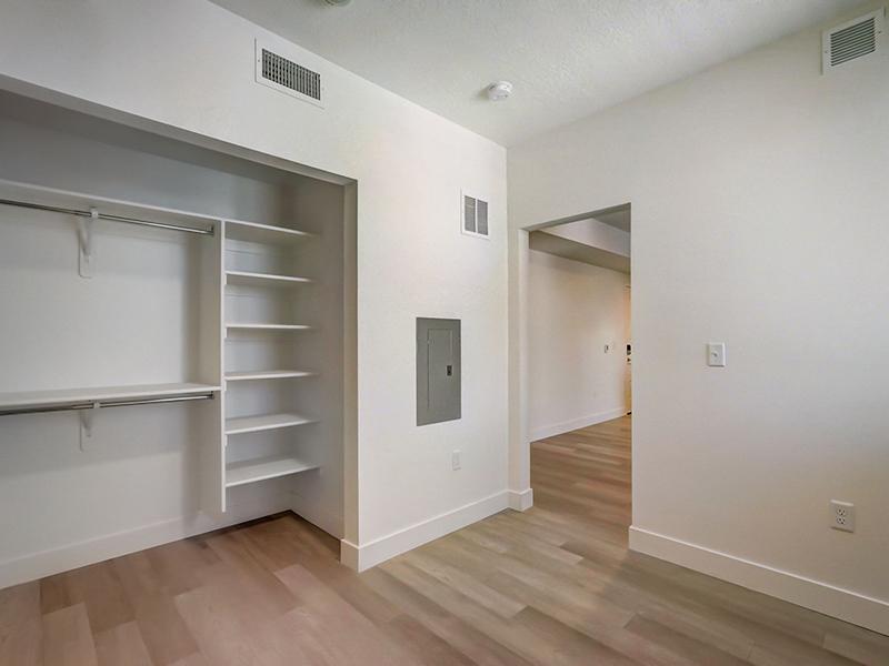 Large Rooms | Bookbinder Apartments