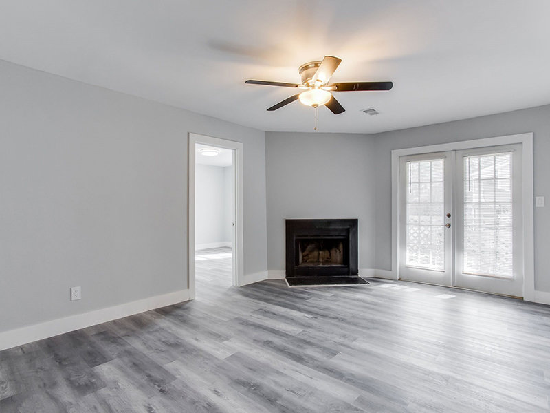 Front Room | Bridlewood Apartments in Conyers, GA