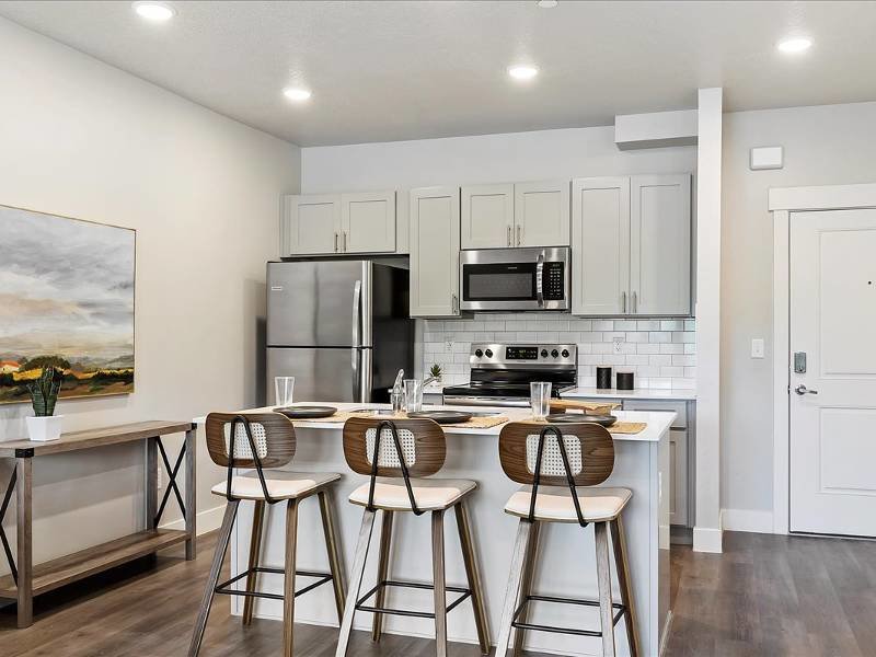 Stainless Steel Appliances | Canyon View Living on 12th