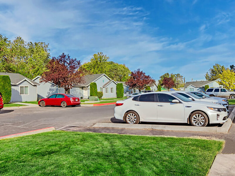 Parking Lot | Casa Del Sol Apartments in Sunnyside, WA