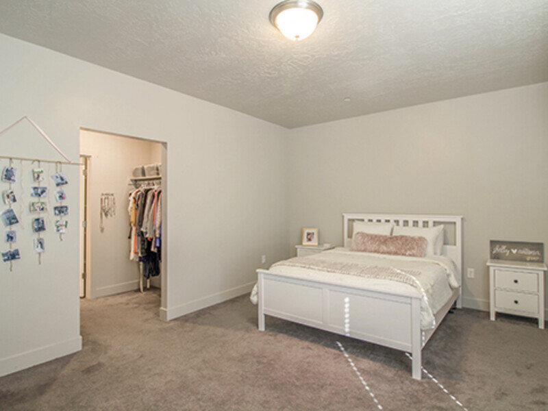Bedroom and Closet | Central Park Station Apartments