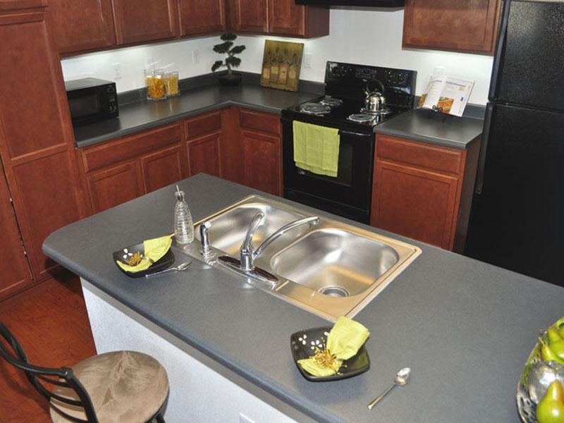 Fully Equipped Kitchen | College Park Townhomes Gillette, WY