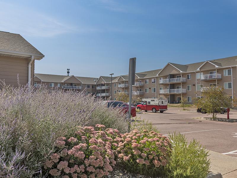 Landscaping | Dakota Pointe Apartments in Sioux Falls, SD