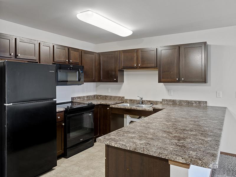 Kitchen | Dakota Pointe Apartments in Sioux Falls, SD