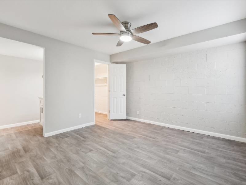 Apartments Near Me | Renovated 2 Bedroom | Fairways on Thunderbird