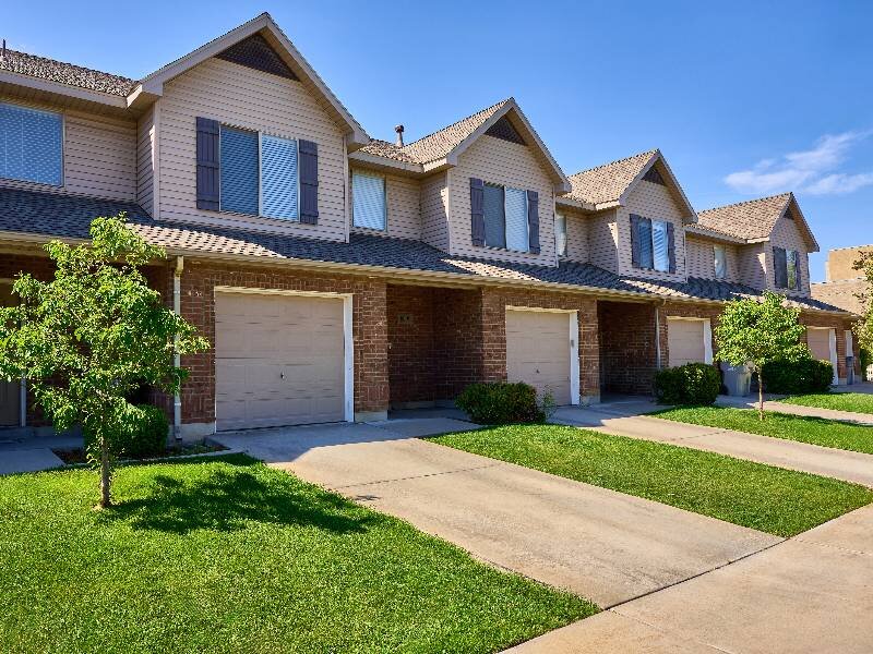 Townhomes with a Garage | Garden View Townhomes