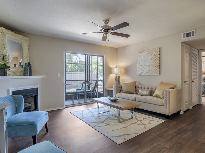 Living Room | Grande View Apartments in Biloxi, MS