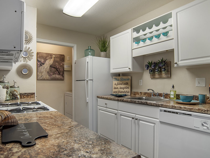 Kitchen | Grande View Apartments in Biloxi, MS