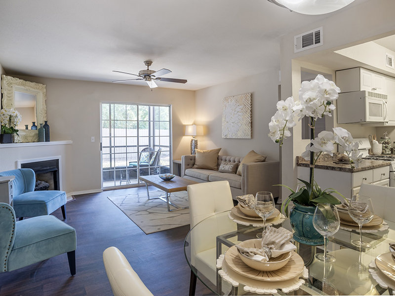 Dining Room & Living Room | Grande View Apartments in Biloxi, MS