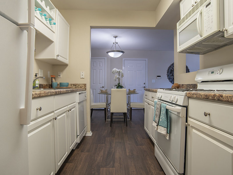 Fully Equipped Kitchen | Grande View Apartments in Biloxi, MS