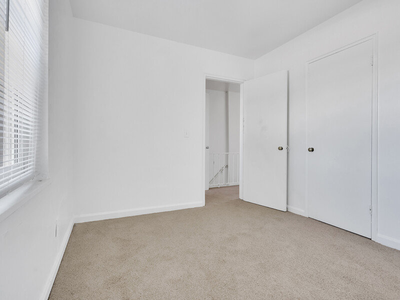Large Bedroom | Heirlooms of Cincinnati