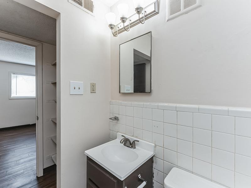 Interior Bathroom | Hilldale Apartments