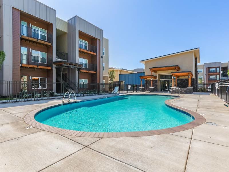 Swimming Pool | Jens Pointe Apartments