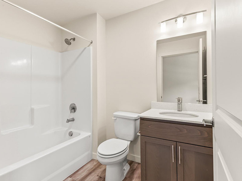 Apartment Bathroom | Jens Pointe