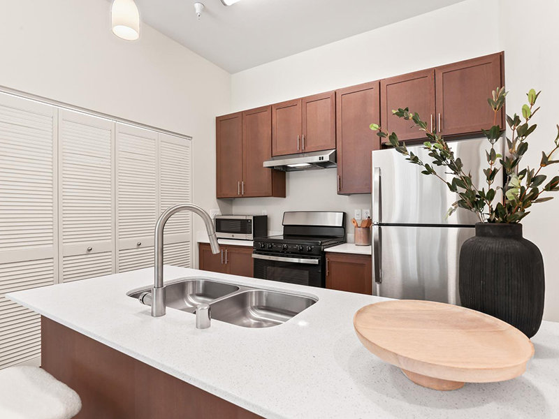 Large Kitchen | Jens Pointe