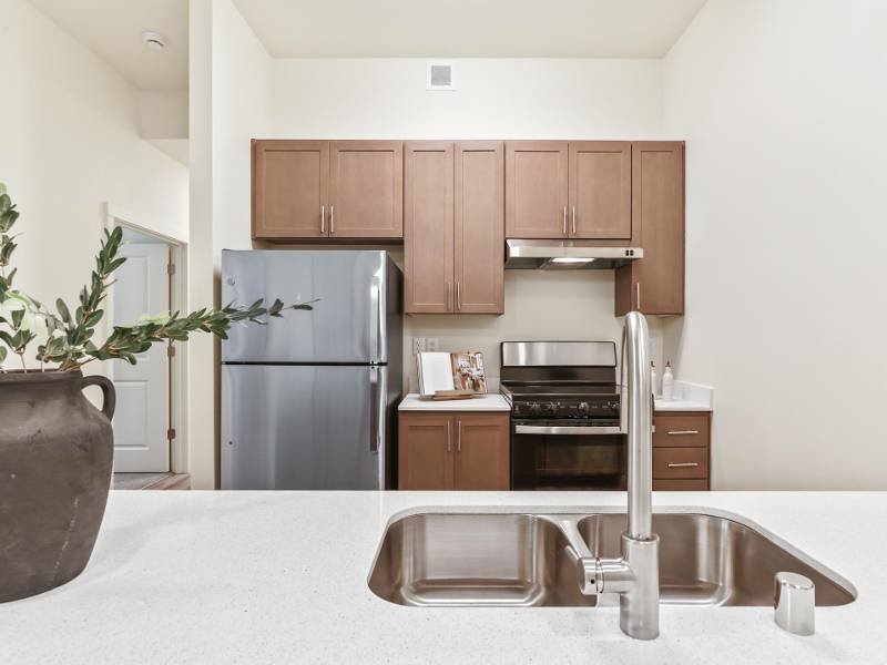 Kitchen | 2x2C | Jens Pointe Apartments