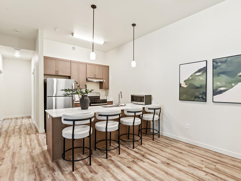 Kitchen Seating | Jens Pointe
