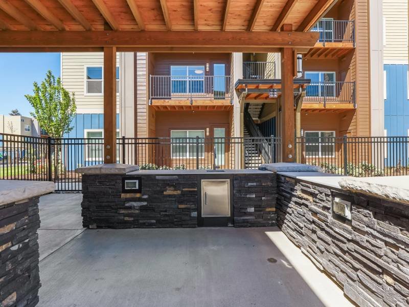 BBQ Area | Jens Pointe Apartments
