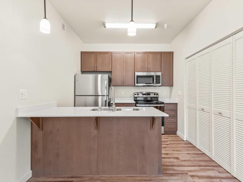 Kitchen | 2x2B | Jens Pointe Apartments