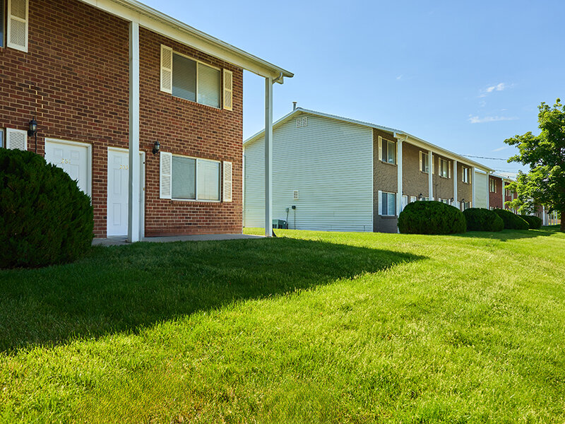 Exterior View of Apartment Complex with Foliage| Kaysville Country Townhomes
