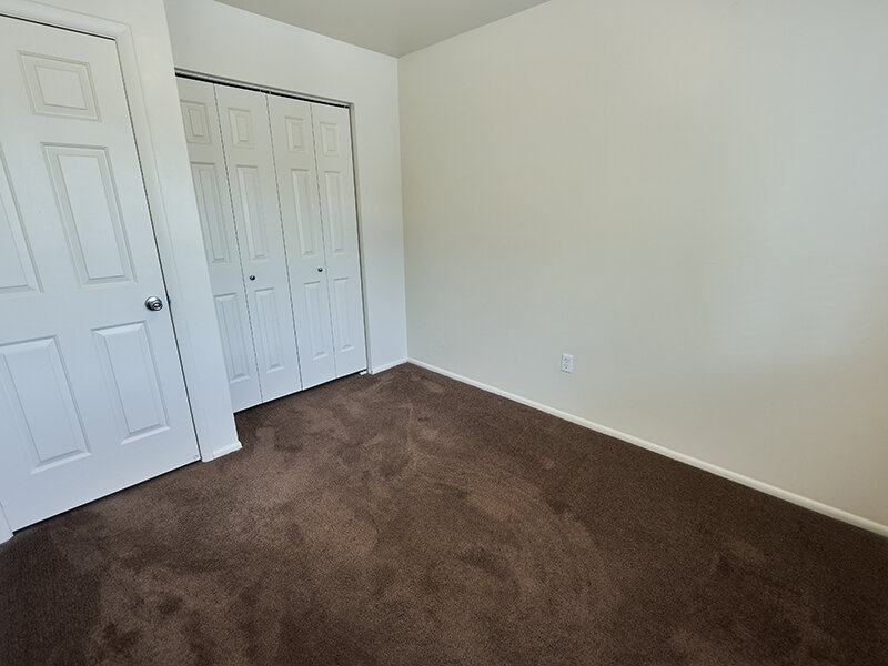Apartment Bedroom with Carpeted Floors and Closet | Kaysville Country Townhomes