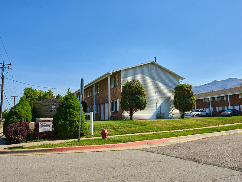 Exterior Apartment Complex with Foliage | Kaysville Country Townhomes