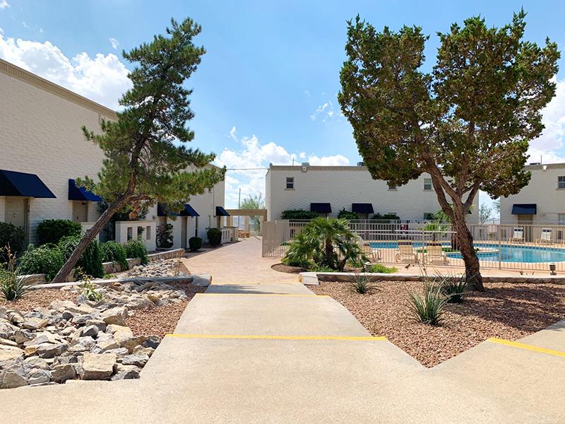 Beautiful Landscaping | Kings Hill Apartments in El Paso