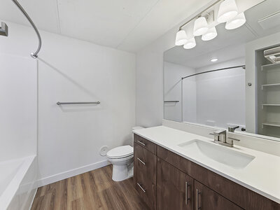 Bathroom with Grab Bars | Kuna Commons