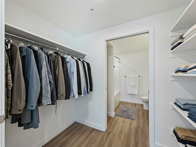 Walk In Closet | Kuna Commons