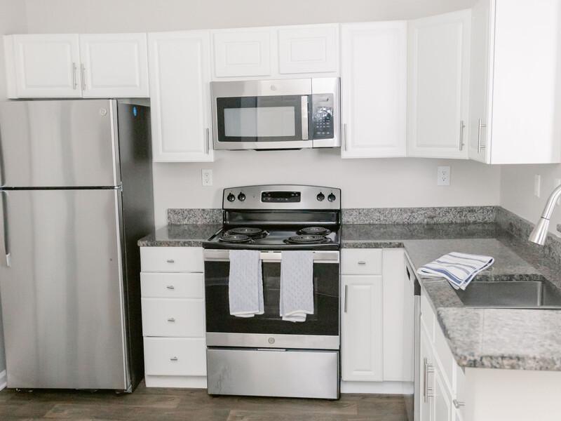 Fully Equipped Kitchen | The Lakes at Town Center Apartments