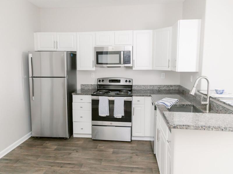Kitchen | The Lakes at Town Center Apartments