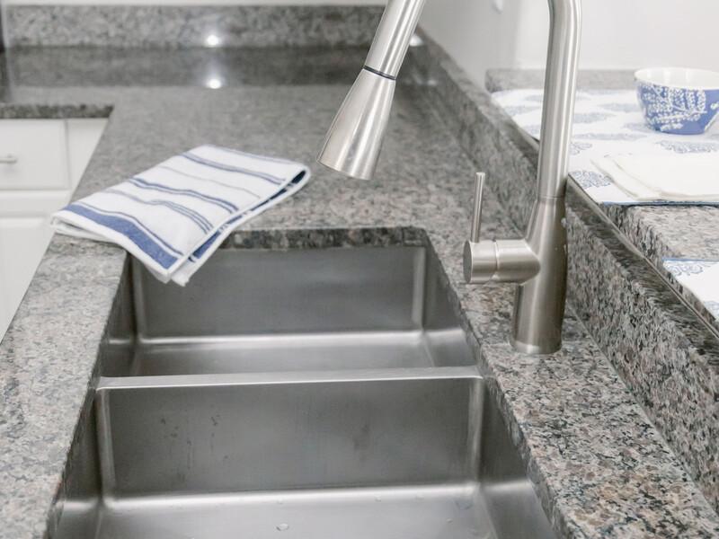 Kitchen Sink | The Lakes at Town Center Apartments