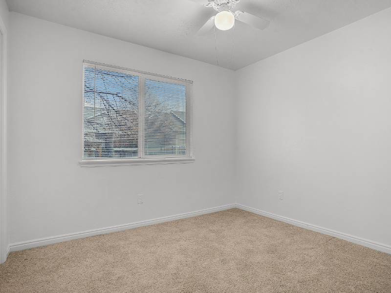Room | Lakeview Apartments in Tooele, UT