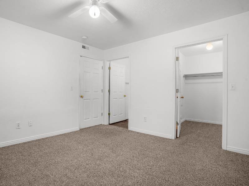 Large Rooms | Lakeview Apartments in Tooele, UT