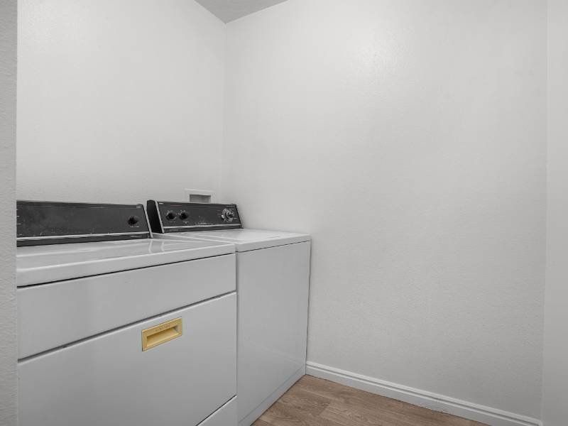 Laundry Room | Lakeview Apartments in Tooele, UT