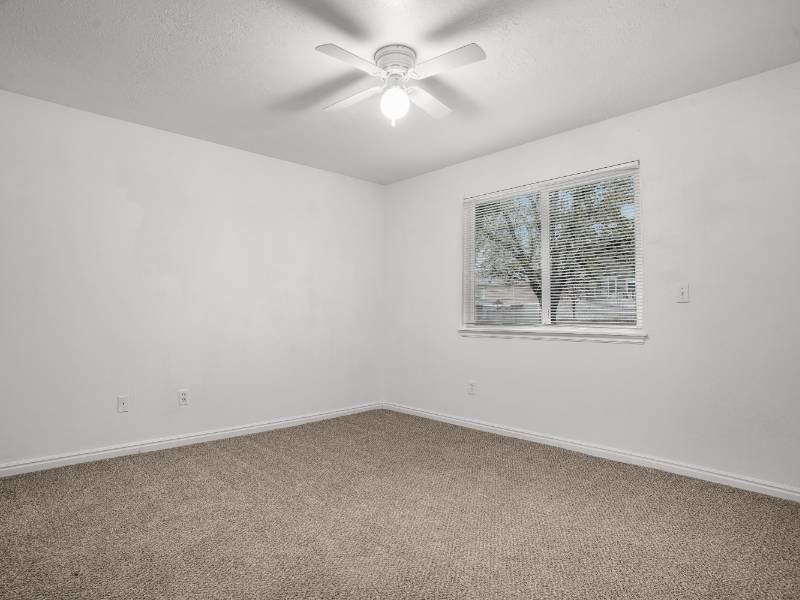 Bedroom with Ceiling Fan | Lakeview Apartments in Tooele, UT
