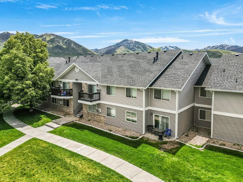 Building Exterior | Lakeview Apartments in Tooele, UT