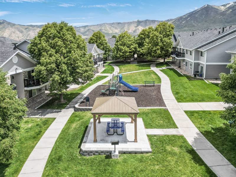Courtyard | Lakeview Apartments in Tooele, UT