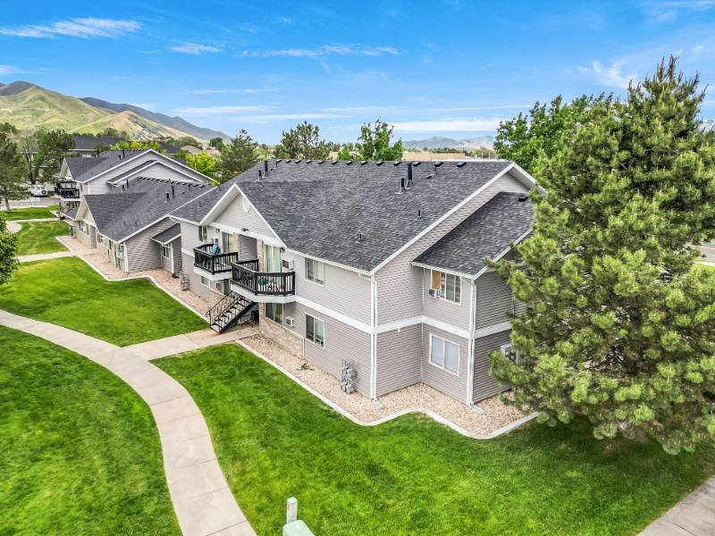 Apartment Exterior | Lakeview Apartments in Tooele, UT