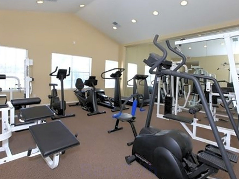 Las Lomas Community Features