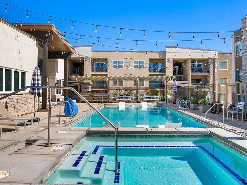 Apartment Outdoor Pool and Hot Tub | La Vida at Sienna Hills