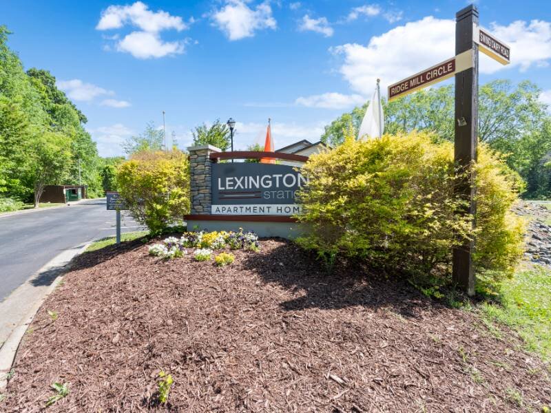 Monument Sign | Lexington Station Apartments
