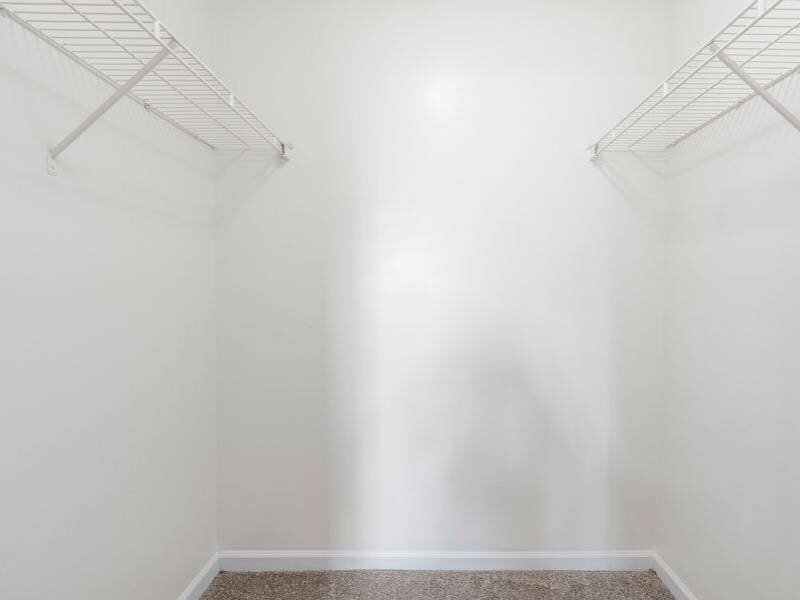 Walk In Closet | Lexington Station Apartments