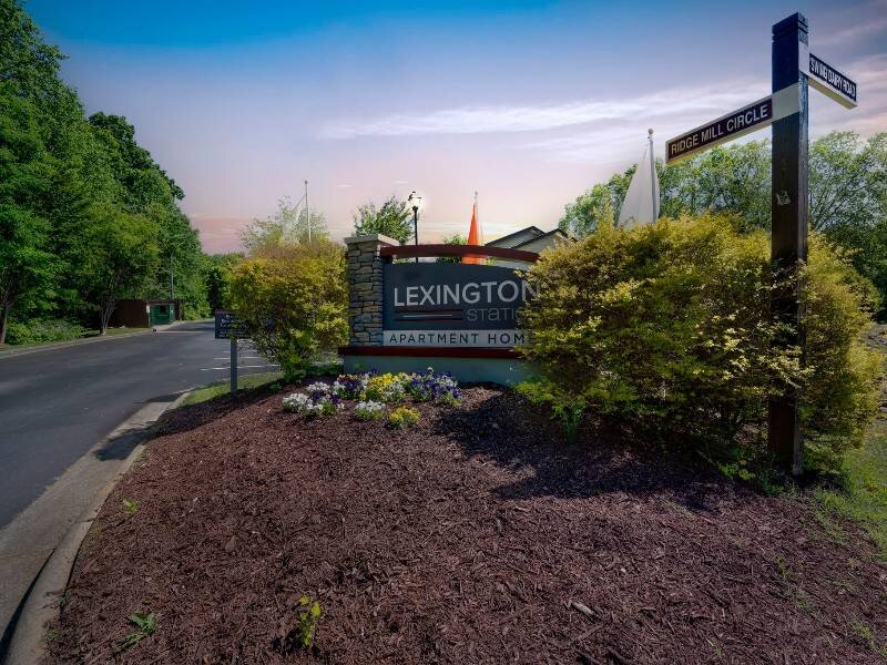 Signage | Lexington Station Apartments