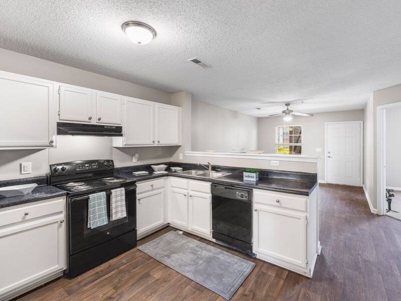 Fully Equipped Kitchen | Lexington Station Apartments