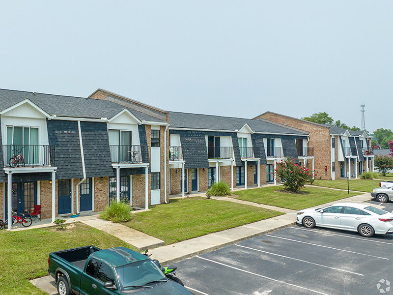 Spacious Parking | Liberty Crossing